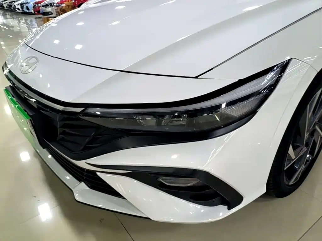 Hyundai Elantra 2023 — фото 24