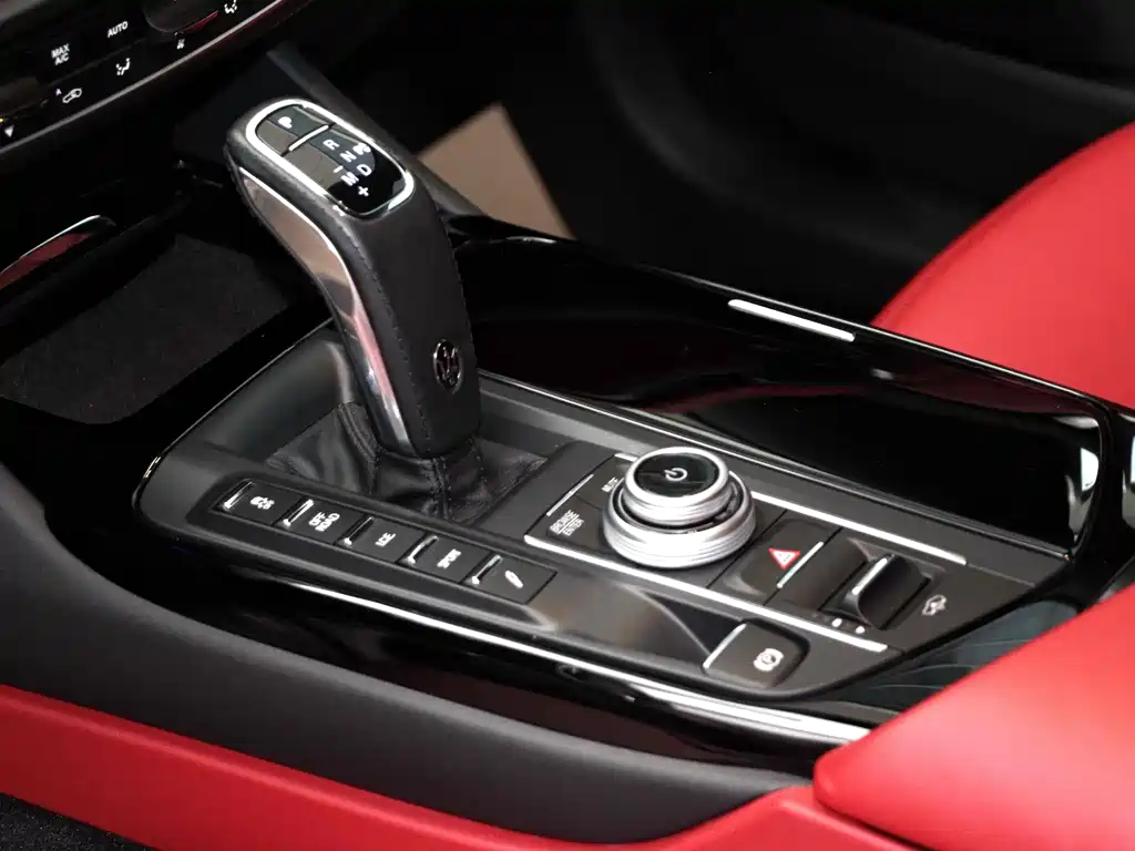 Maserati Levante 2021 — фото 16