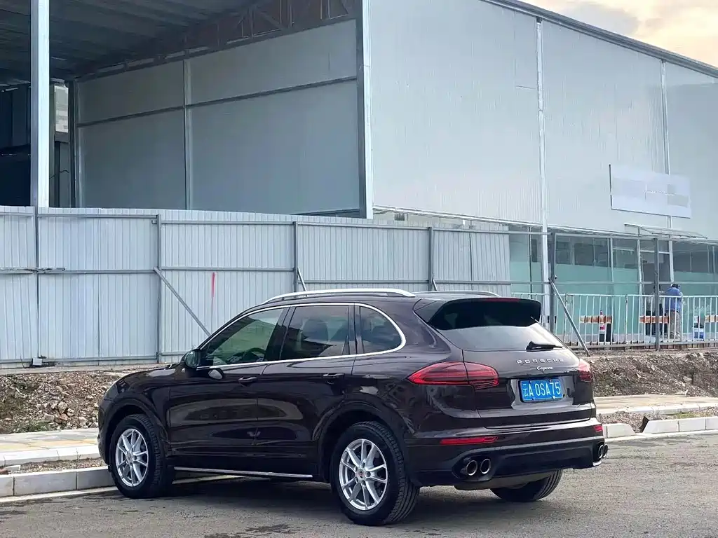 Porsche Cayenne 2016 — фото 7