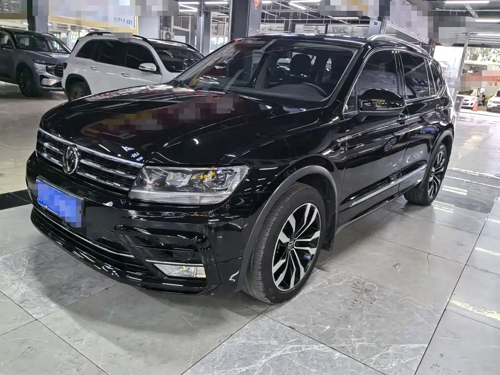 Volkswagen Tiguan L 2020 — фото 1