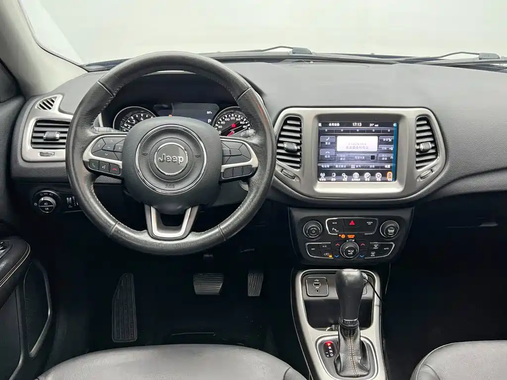 Jeep Compass 2017 — фото 19