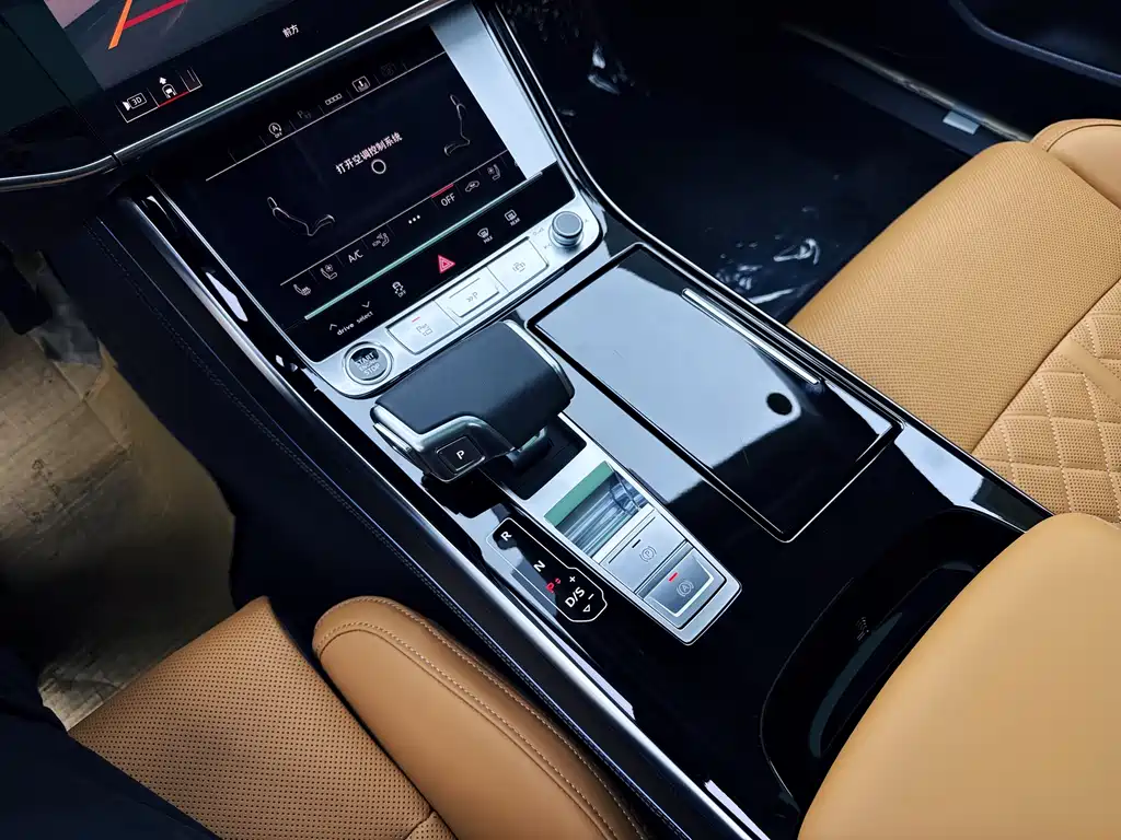 Audi A8 — фото 27