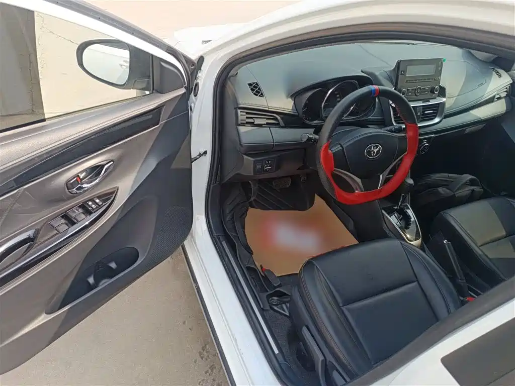 Toyota Yaris L 2020 — фото 16
