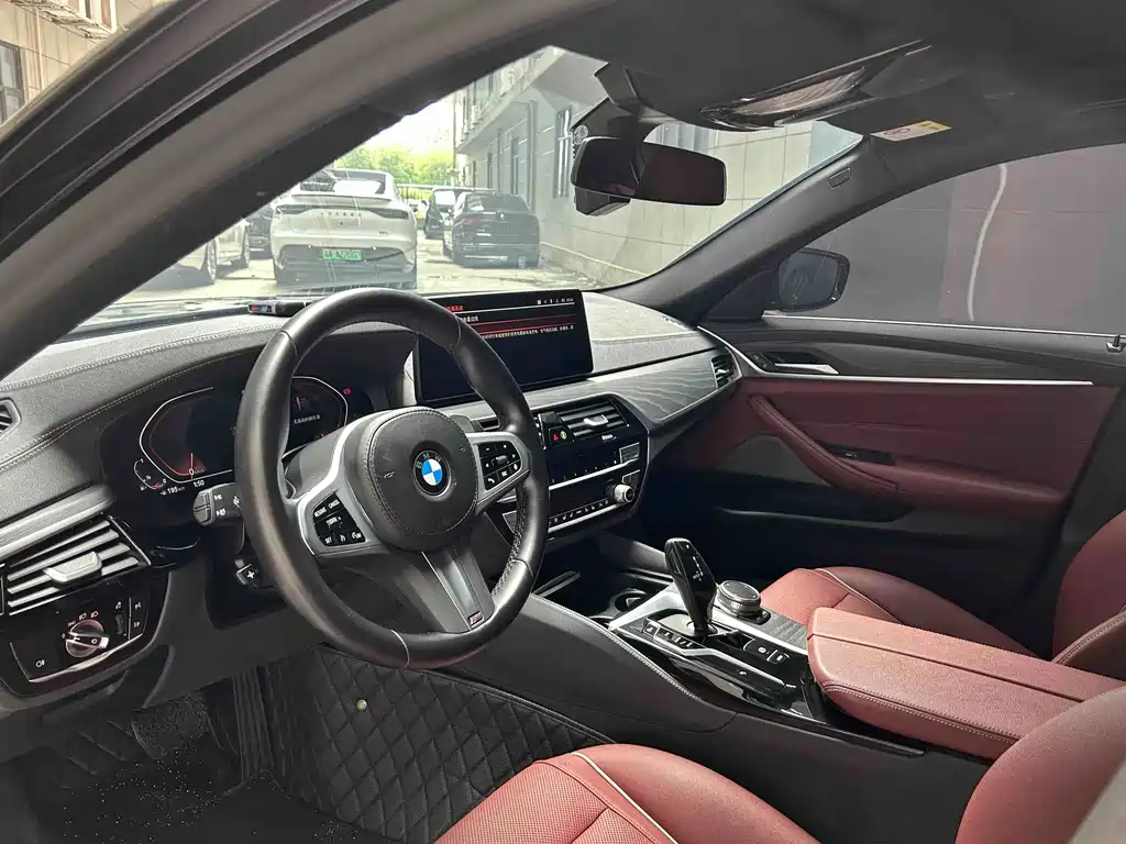 BMW 5 Series 2022 — фото 14