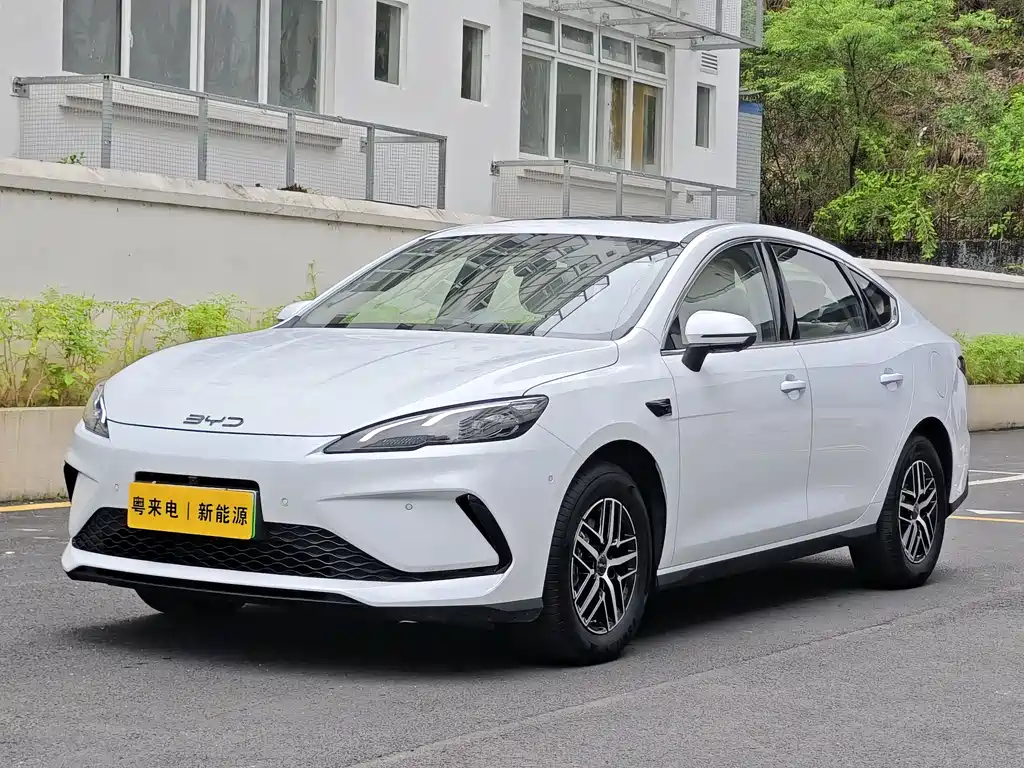 BYD Seal 05 DM-i 2025 — фото 1