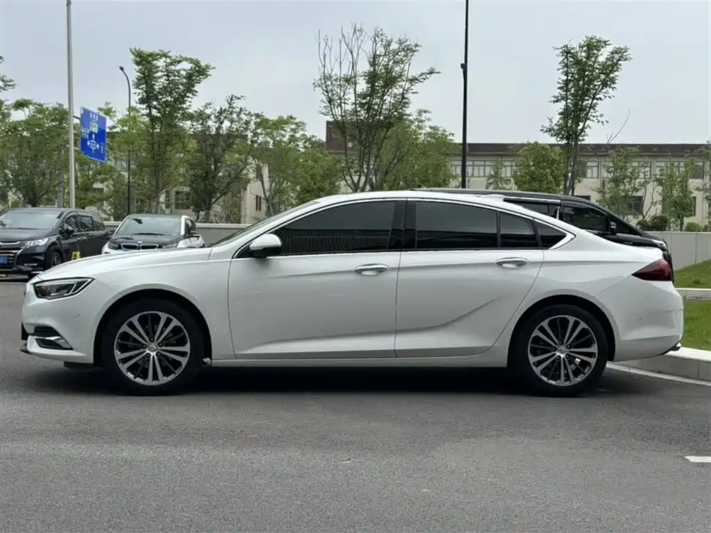 Buick Regal 2020 — фото 11