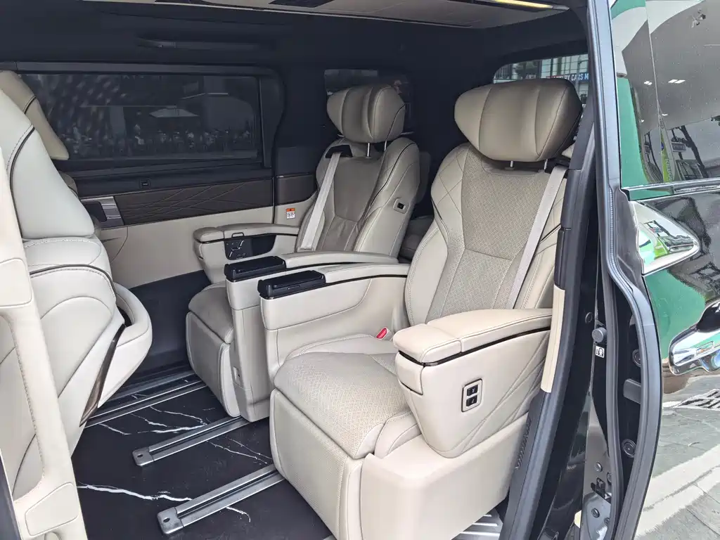 Toyota Alphard 2024 — фото 8