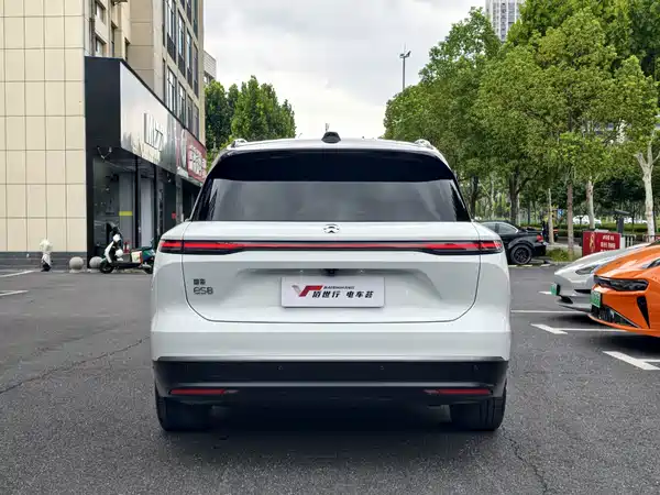 NIO ES8 2023
