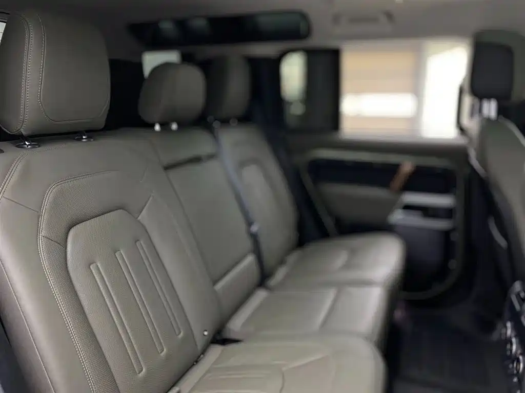 Land Rover Defender 2021 — фото 11