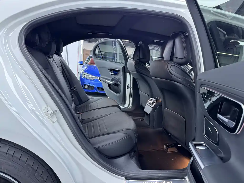 Mercedes-Benz C-Class 2023 — фото 13