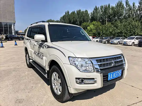 Mitsubishi Pajero 2017