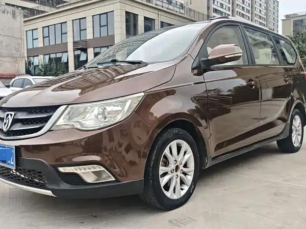Baojun 730 2015