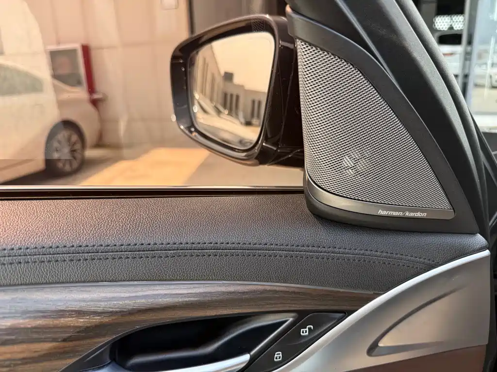BMW 5 Series 2019 — фото 18