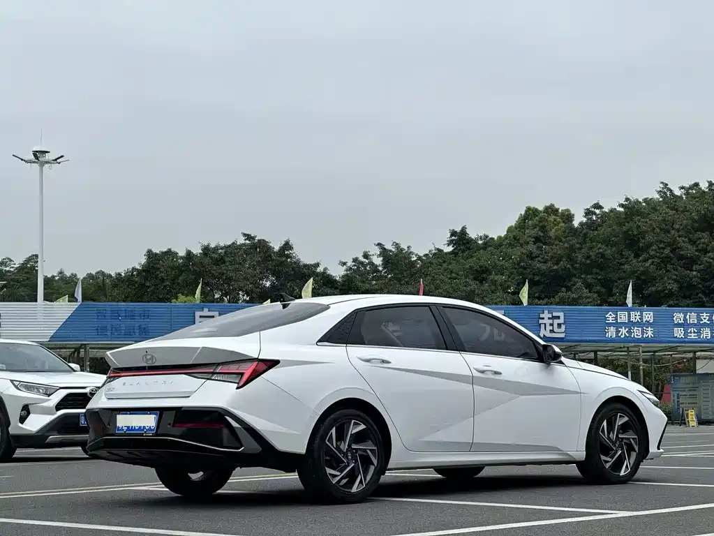 Hyundai Elantra 2024 — фото 13