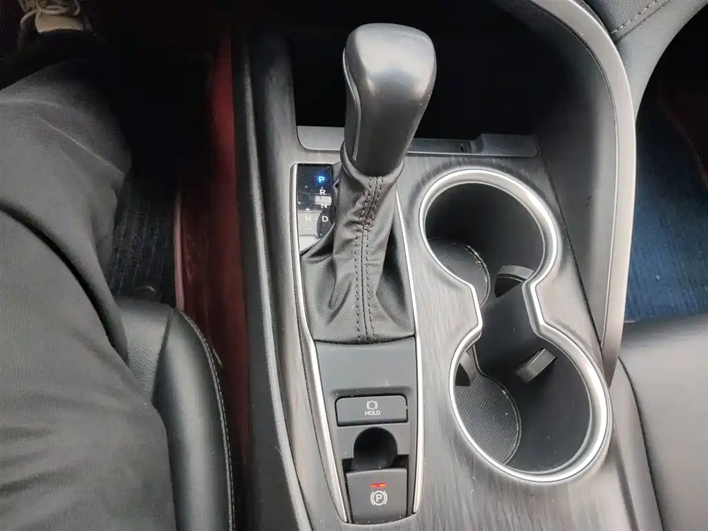 Toyota Camry 2022 — фото 10