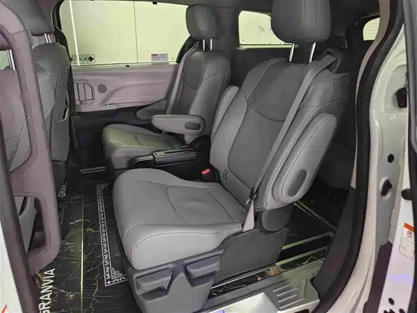 Toyota Granvia 2024
