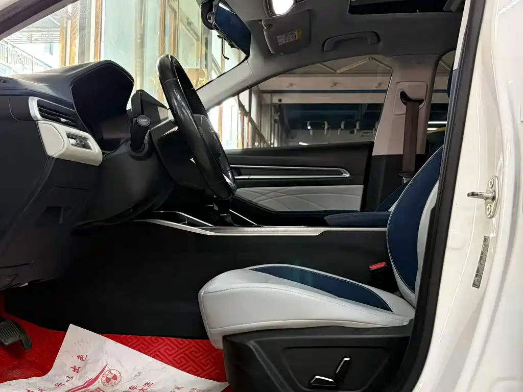 Geely Emgrand 2022