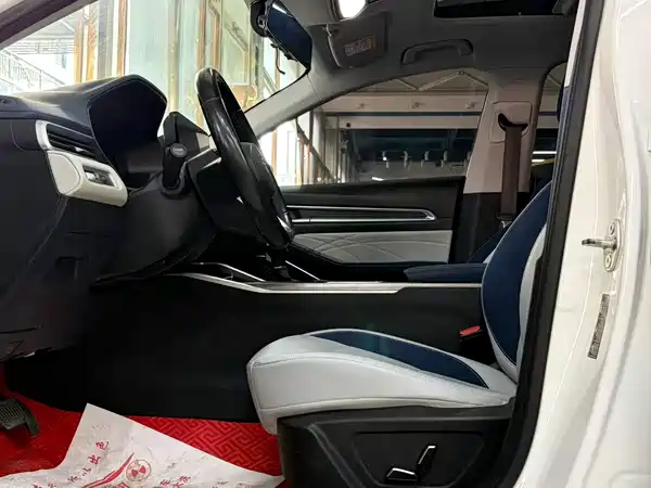 Geely Emgrand 2022
