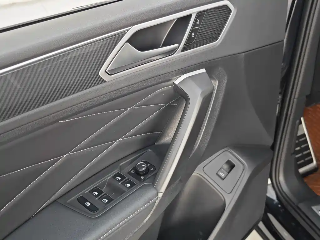 Volkswagen Tiguan L 2023 — фото 24