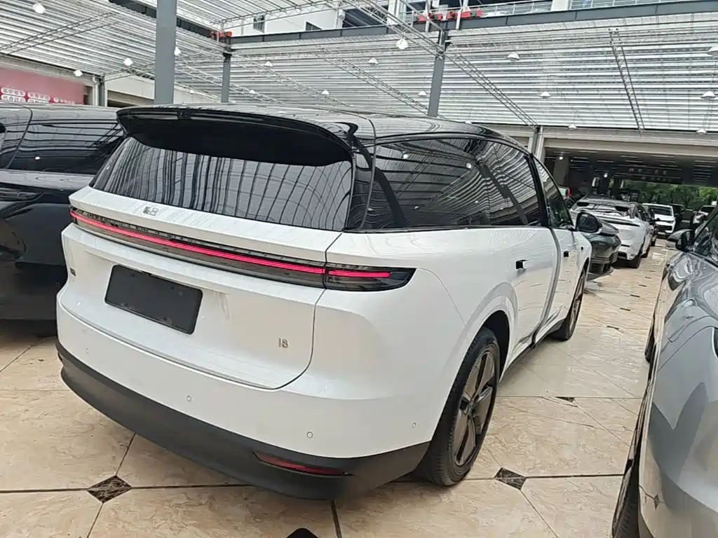 Li Auto i8 2025