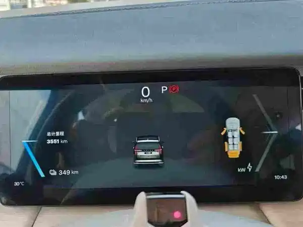 Volvo EM90 2024