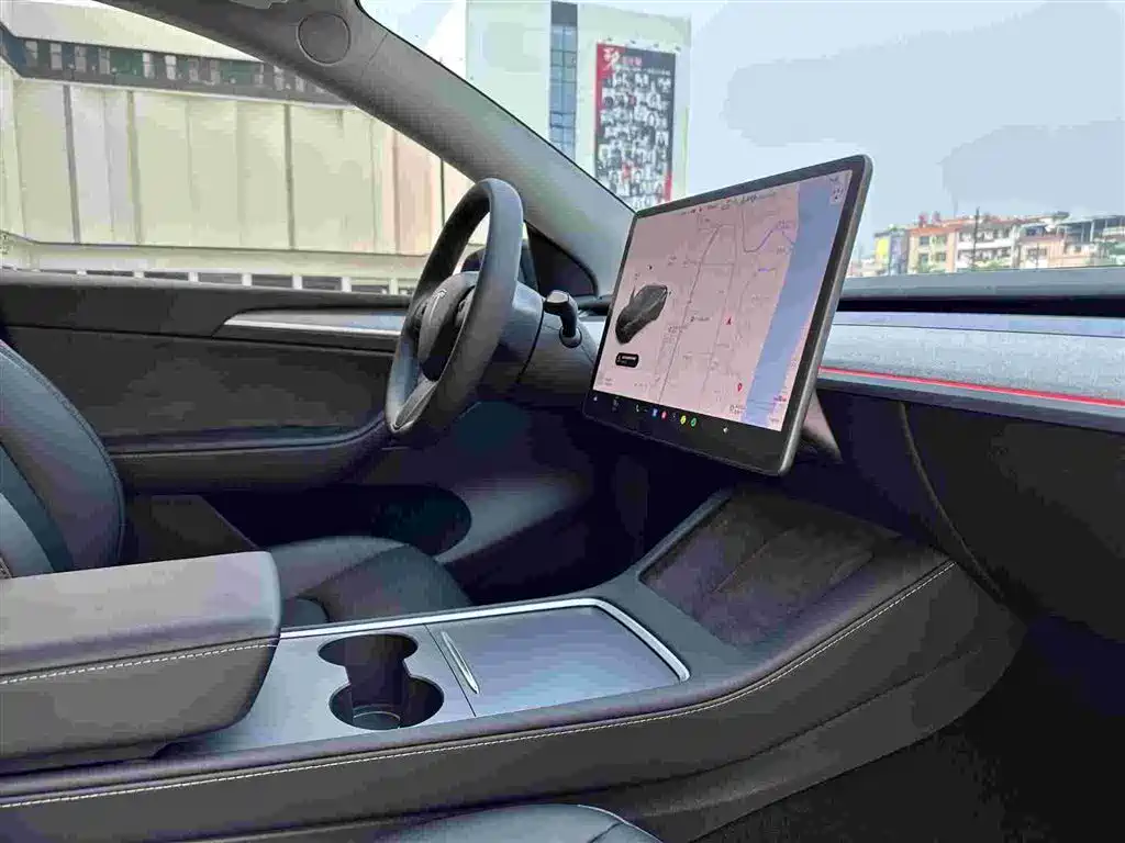 Tesla Model Y 2023 — фото 16