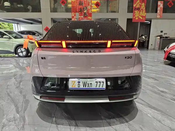 Lynk & Co Z20 2025