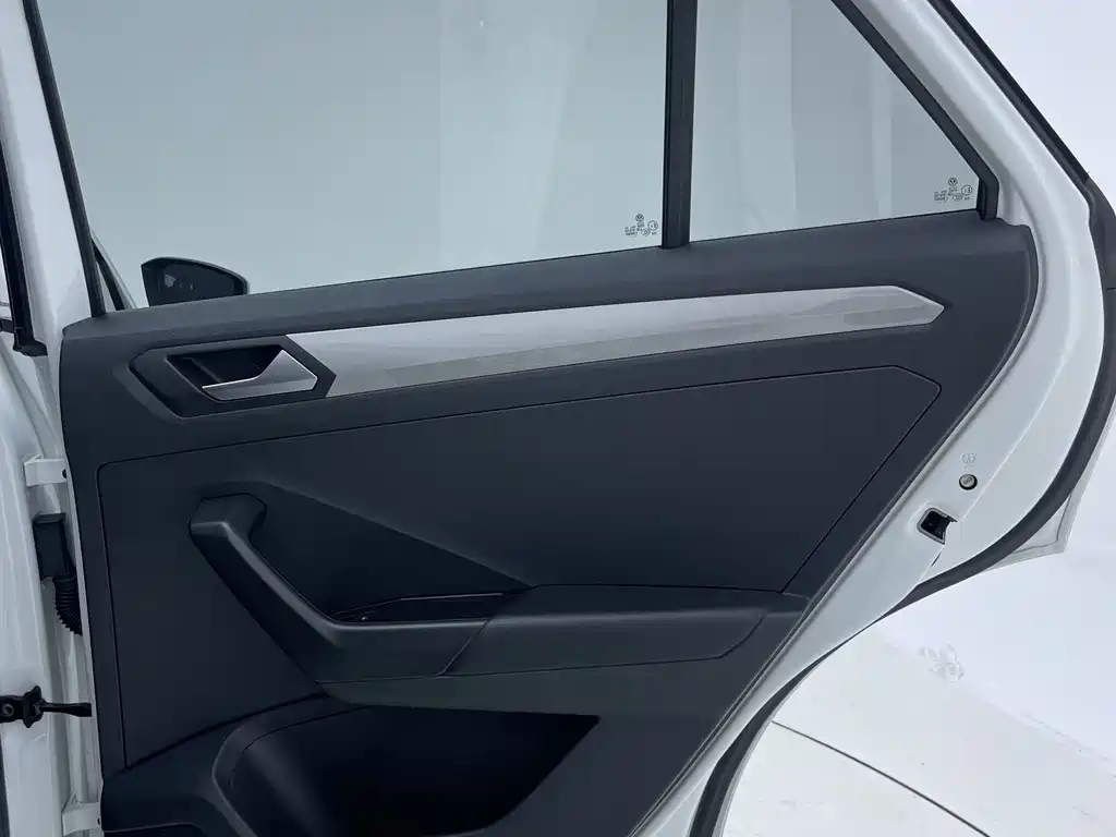 Volkswagen T-Roc 2022 — фото 9