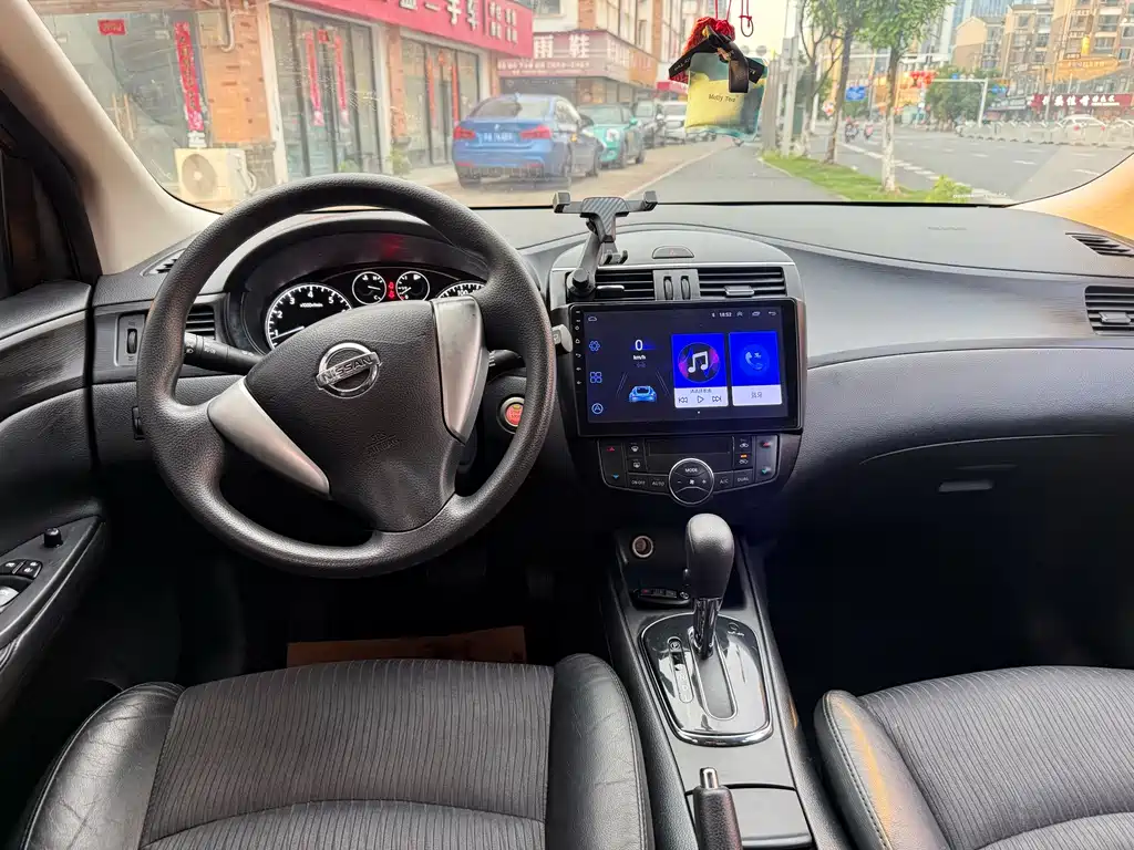 Nissan Tiida 2014