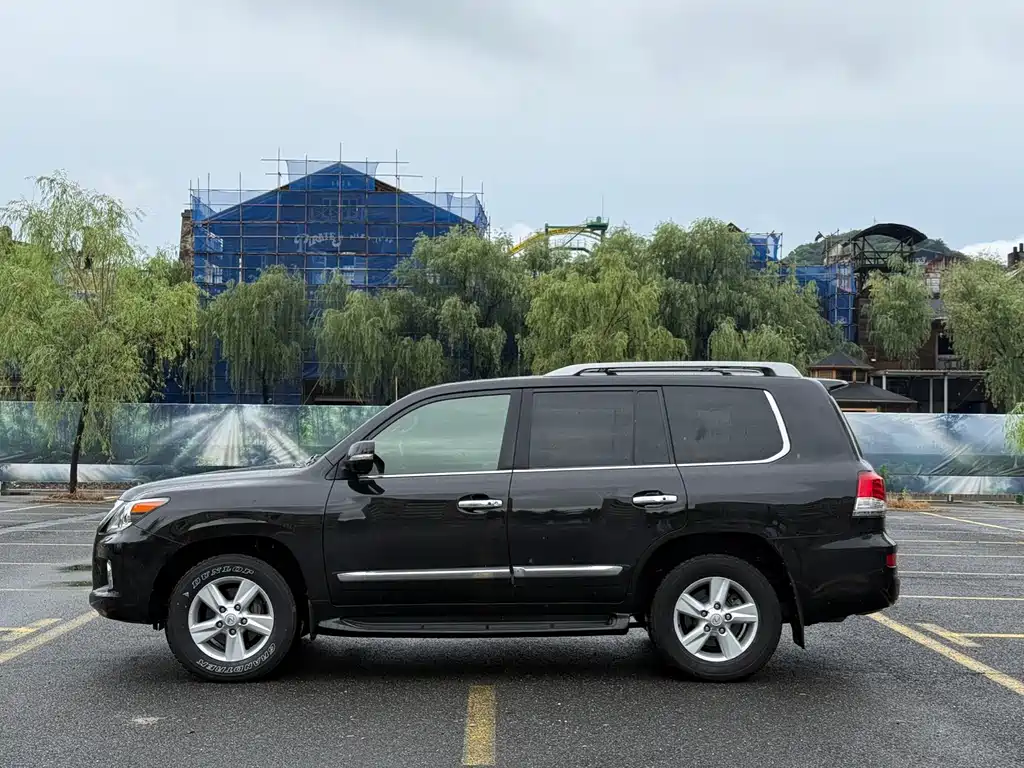 Lexus LX 2012
