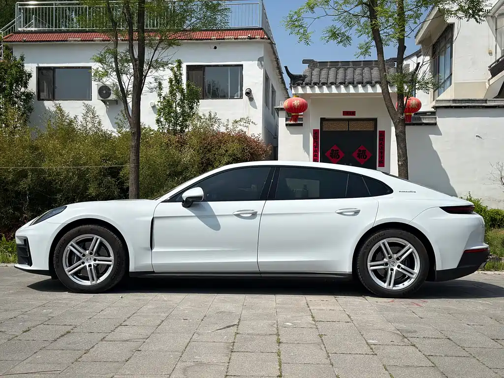 Porsche Panamera 2024