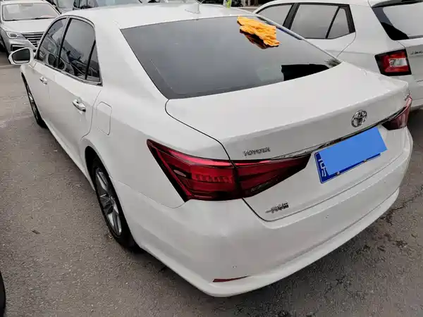 Toyota Crown 2015