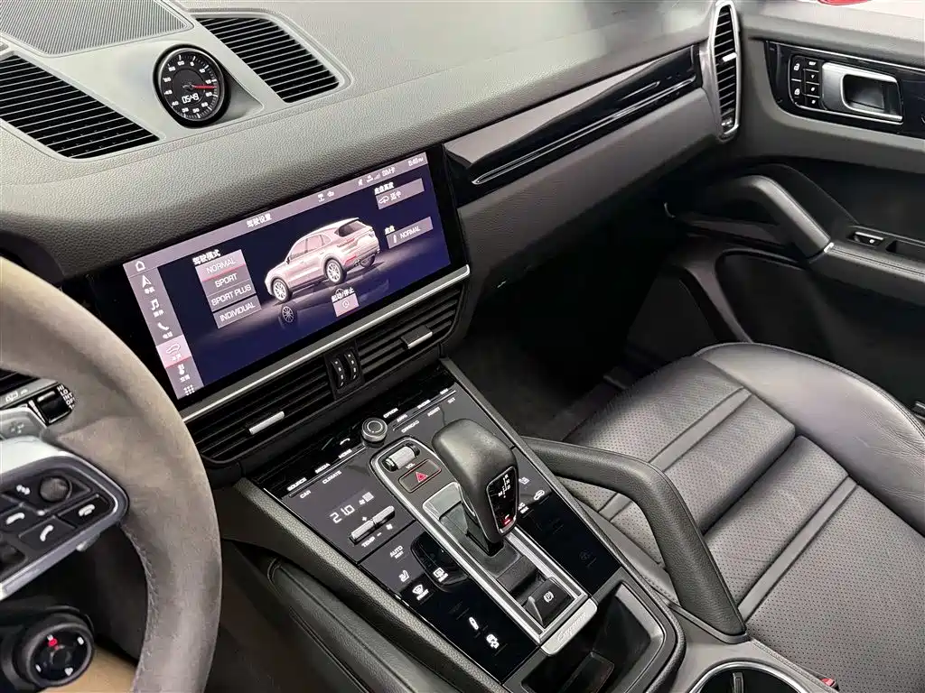 Porsche Cayenne 2021 — фото 18