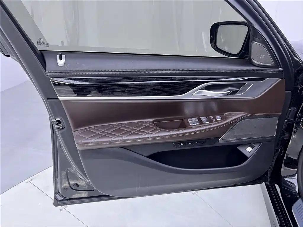 BMW 7 Series 2021 — фото 17
