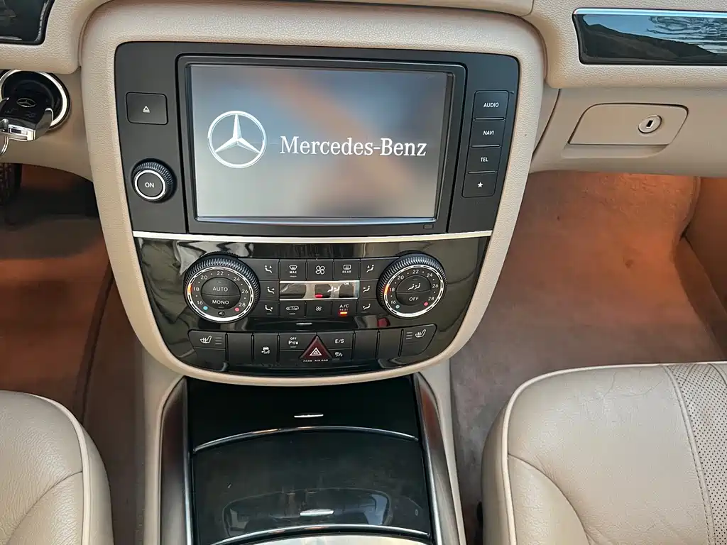 Mercedes-Benz R-Class 2017 — фото 26