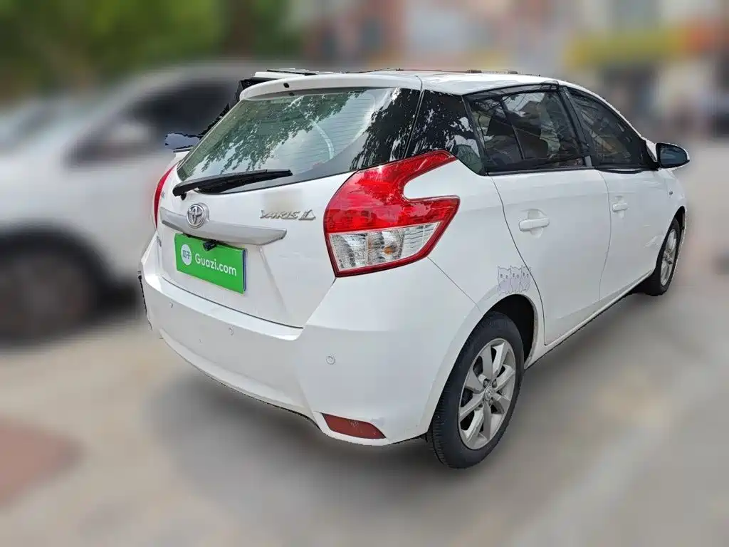 Toyota Yaris L 2014