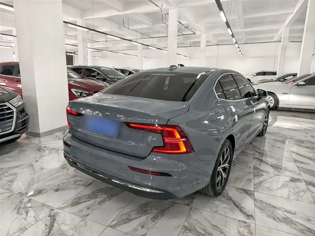 Volvo S60 2023 — фото 11