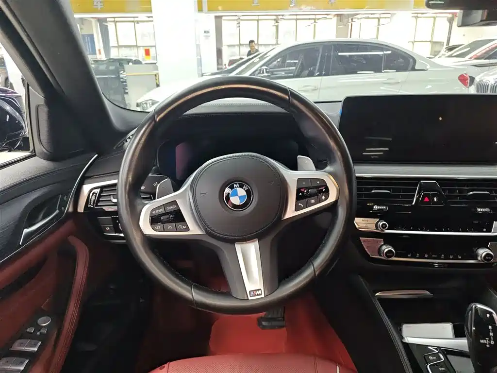 BMW 5 Series 2022 — фото 11