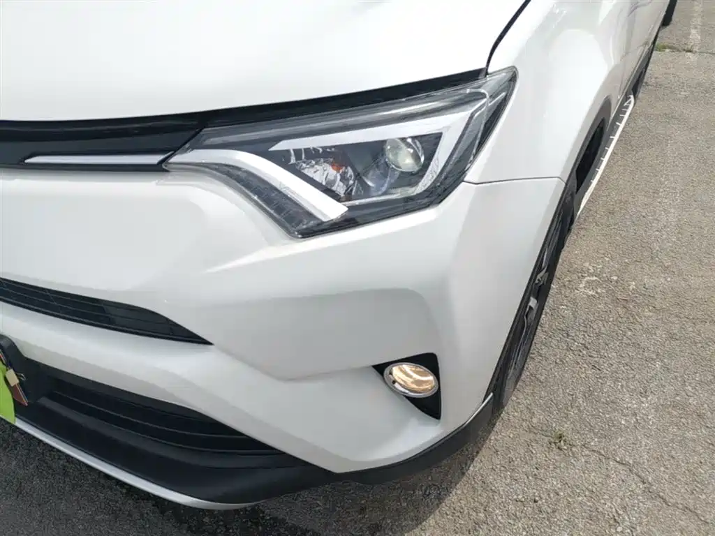 Toyota RAV4 2019 — фото 24