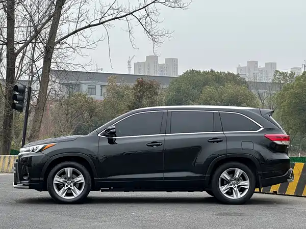 Toyota Highlander 2021