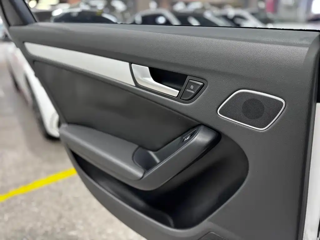 Audi A4L 2015 — фото 23