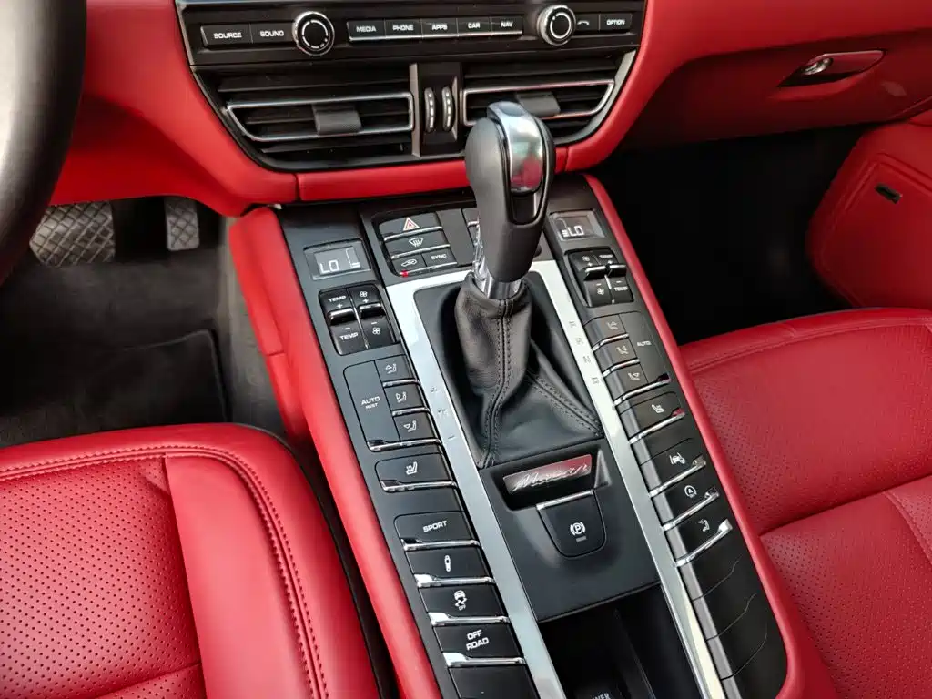 Porsche Macan 2021 — фото 11
