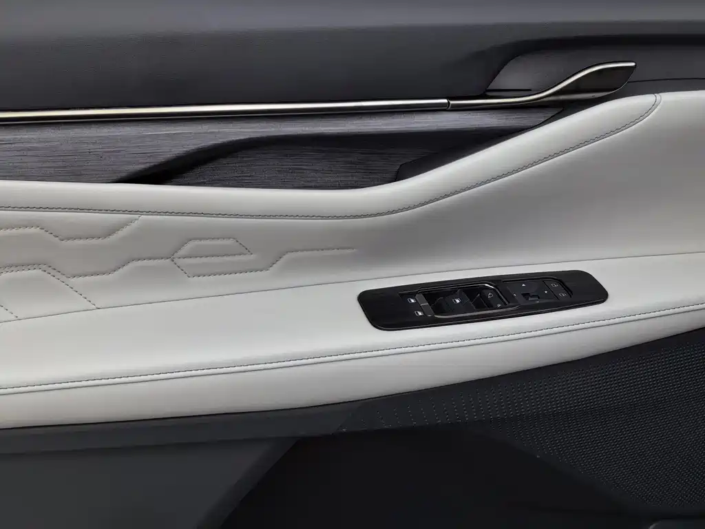 Ford Edge 2023 — фото 20