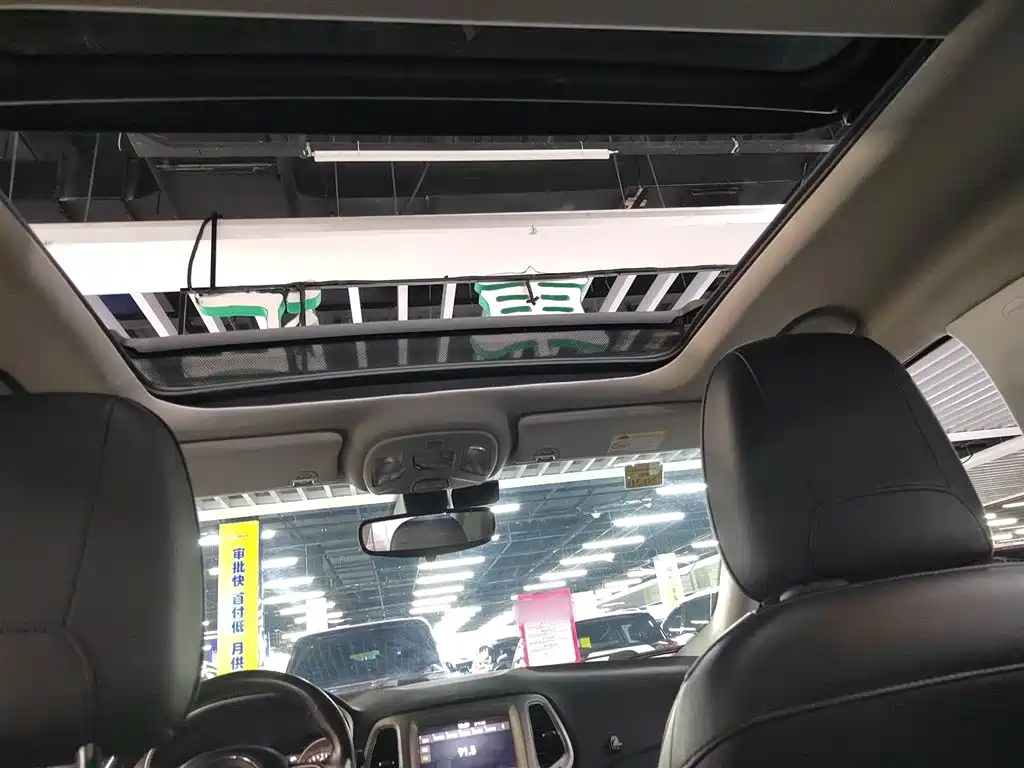 Jeep Compass 2018 — фото 14