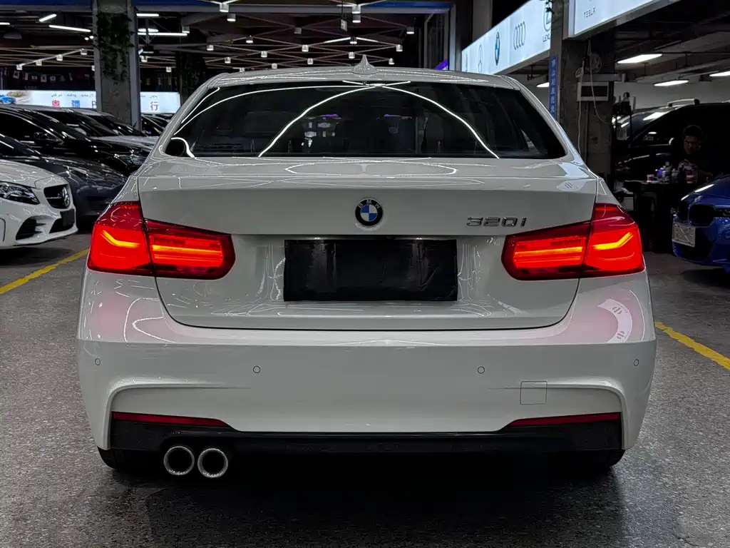 BMW 3 Series 2018 — фото 5