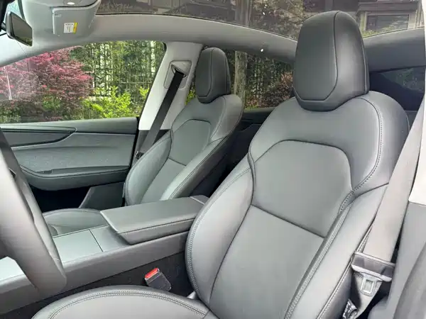 Tesla Model Y 2025