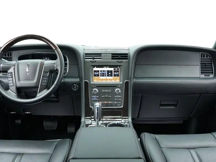 Lincoln Navigator 2018 — фото 21