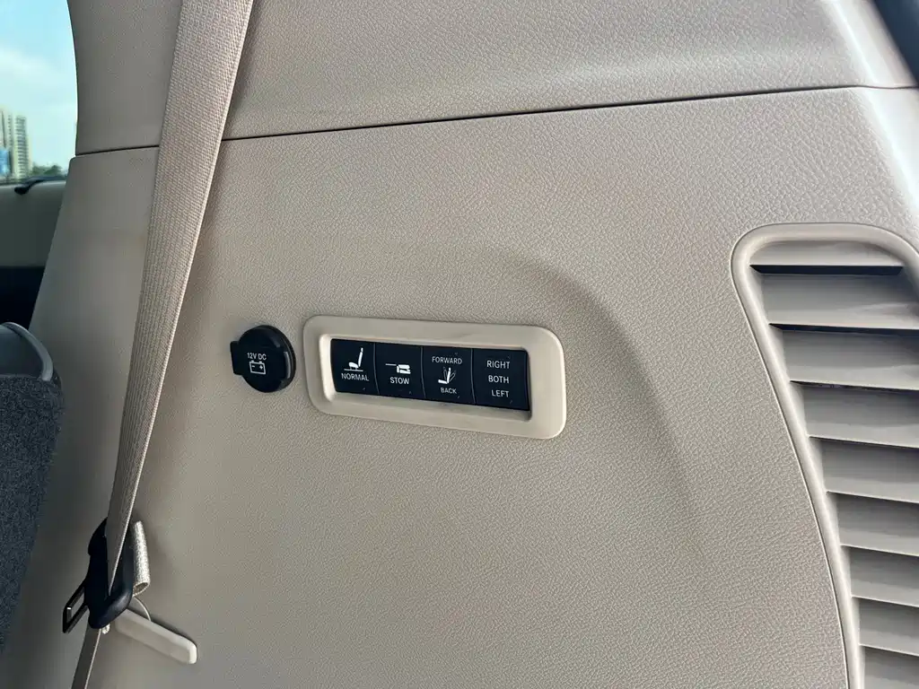 Chrysler Grand Voyager 2019 — фото 33
