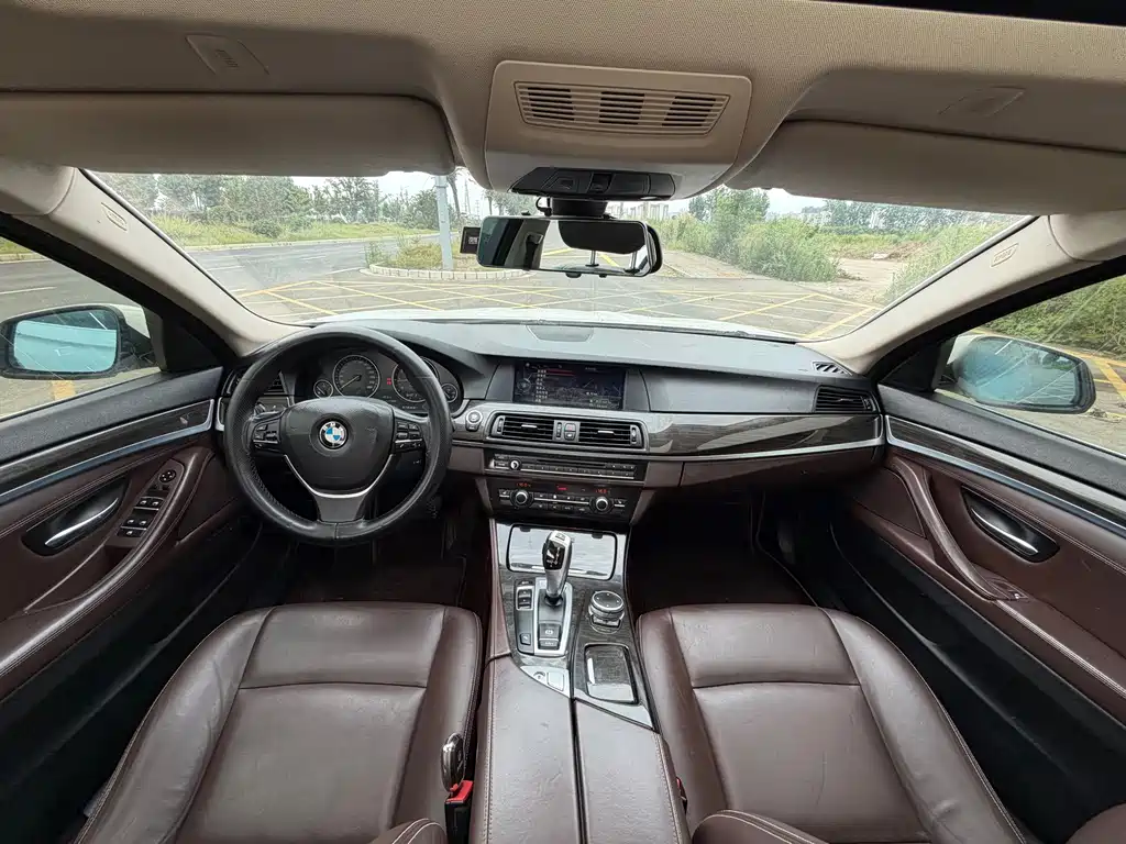 BMW 5 Series 2015 — фото 10