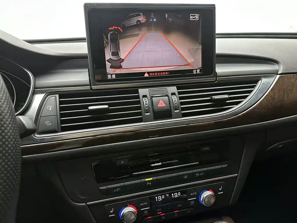Audi A6L New Energy 2018 — фото 11